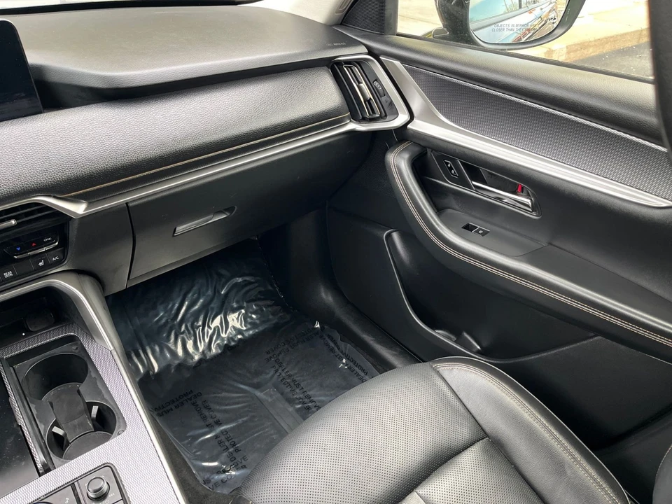 2025 Mazda CX-90 - Image 28 of 31
