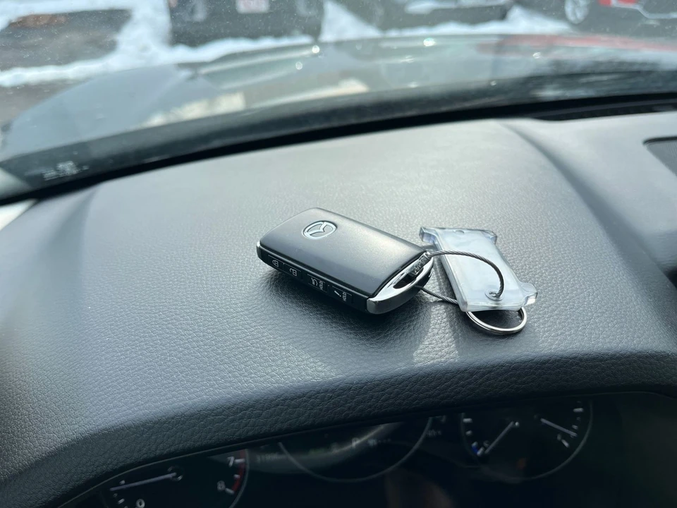 2025 Mazda CX-90 - Image 16 of 31