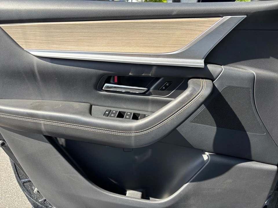 2025 Mazda CX-90 - Image 17 of 31