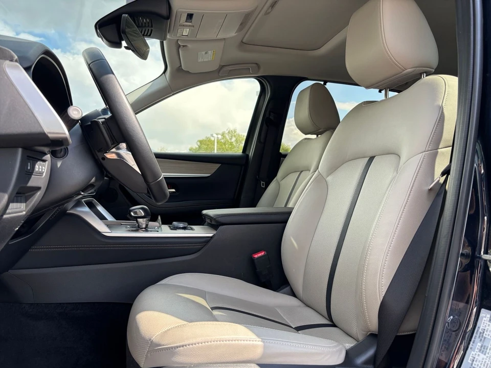 2025 Mazda CX-90 - Image 30 of 31