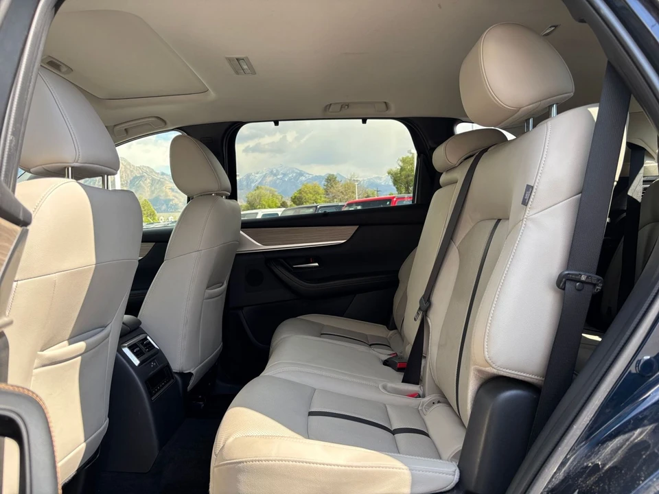 2025 Mazda CX-90 - Image 24 of 31
