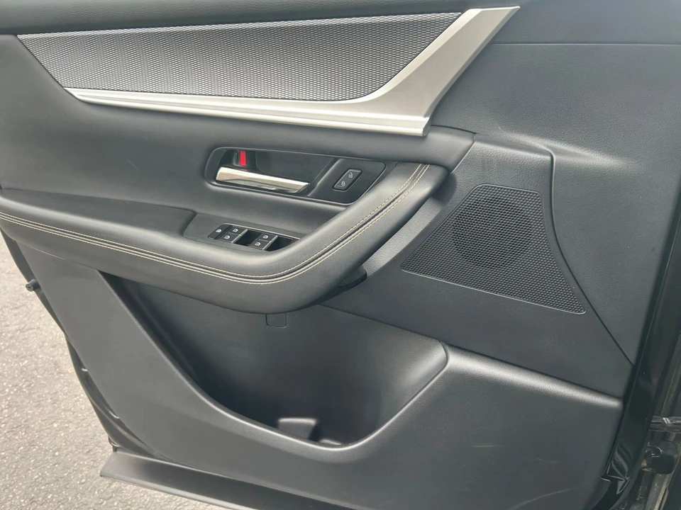 2025 Mazda CX-90 - Image 17 of 31