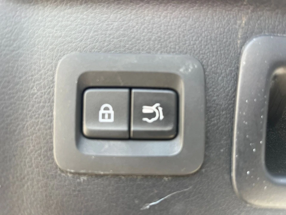 2025 Mazda CX-90 - Image 16 of 31