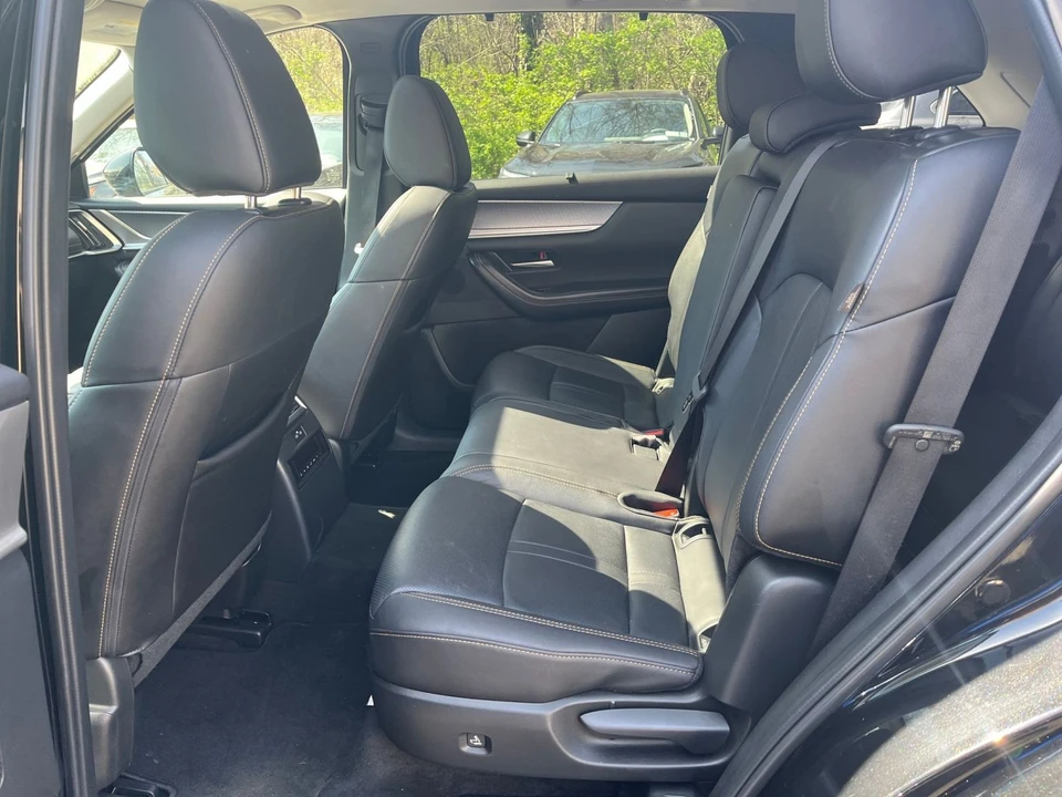 2025 Mazda CX-90 - Image 19 of 31