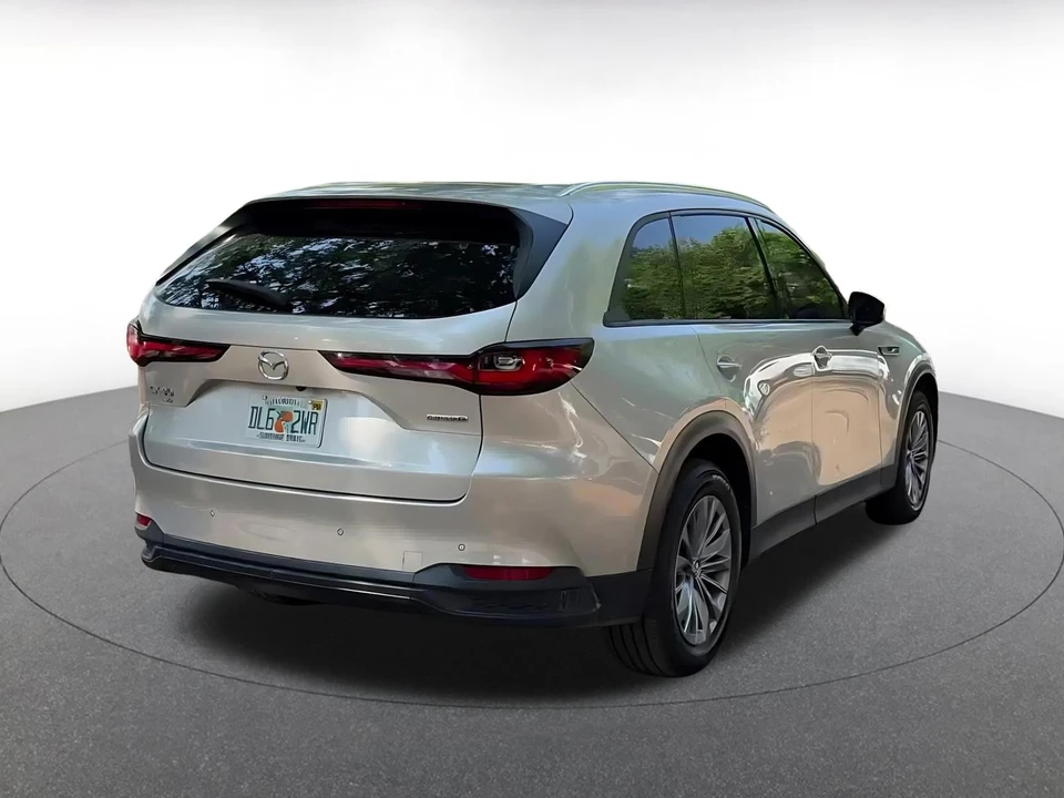 2025 Mazda CX-90 - Image 11 of 31