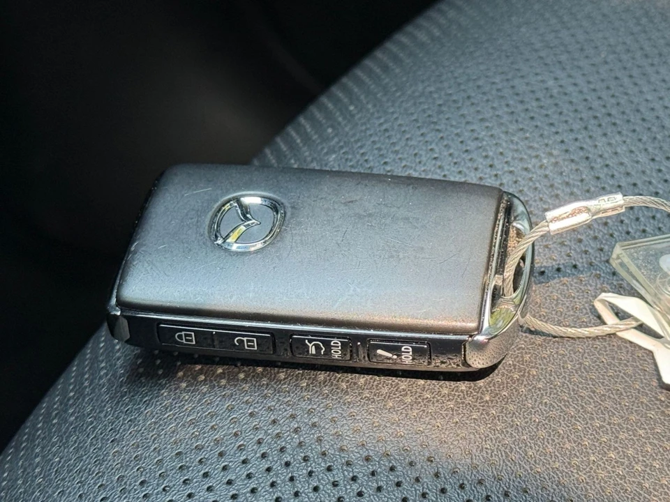 2025 Mazda CX-90 - Image 15 of 31