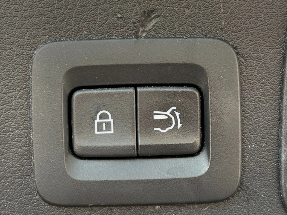 2025 Mazda CX-90 - Image 16 of 31