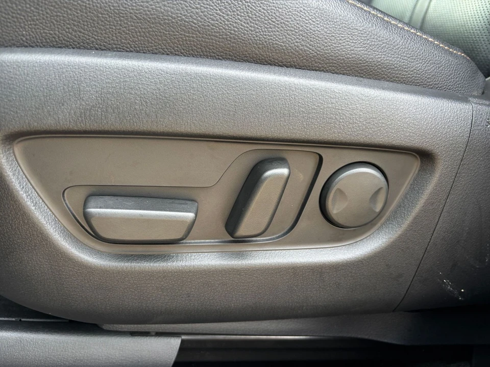 2025 Mazda CX-90 - Image 19 of 31