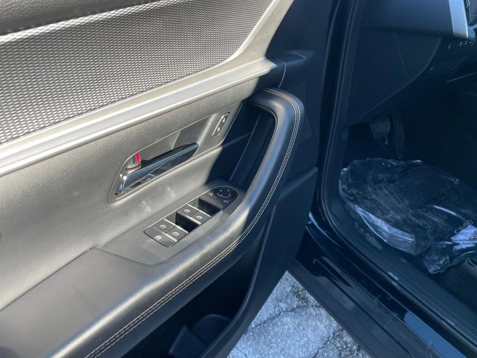 2025 Mazda CX-90 - Image 17 of 31