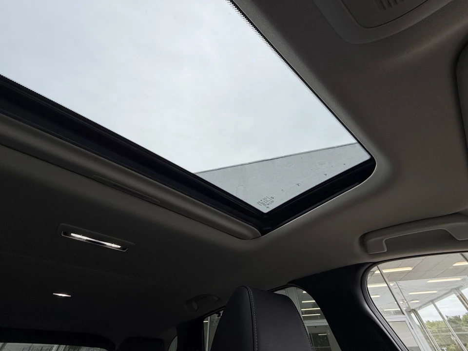 2025 Mazda CX-90 - Image 26 of 31