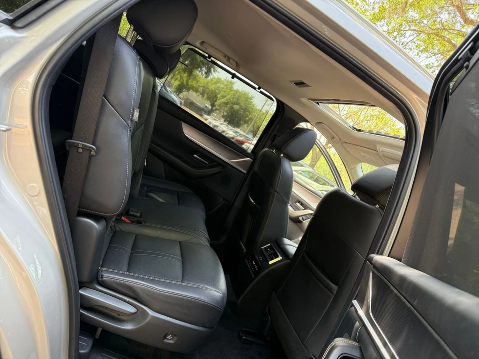 2025 Mazda CX-90 - Image 19 of 31