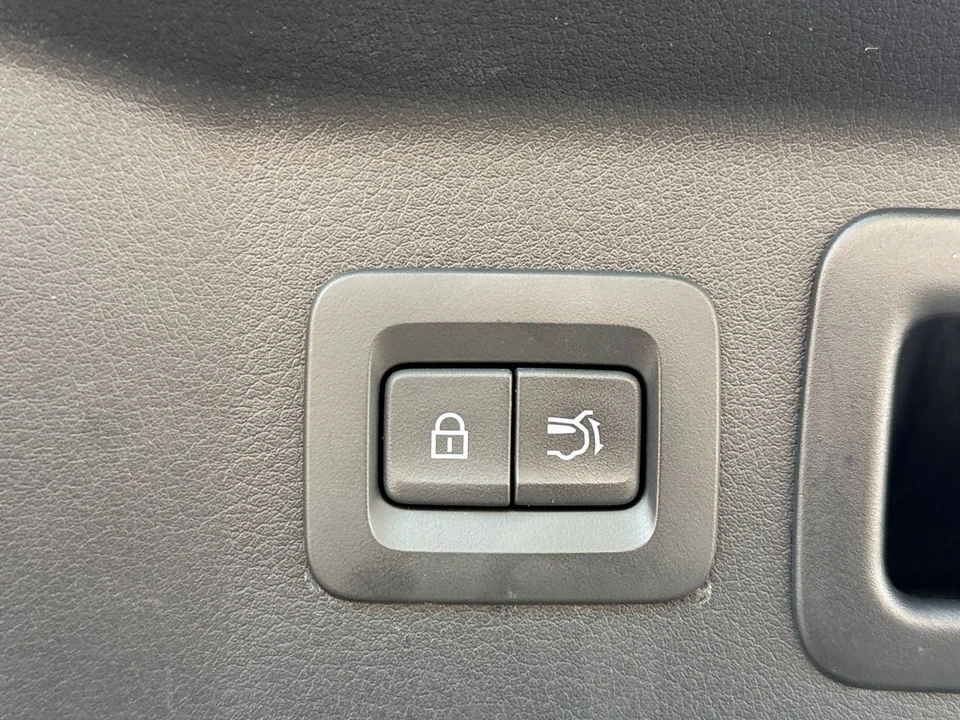 2025 Mazda CX-90 - Image 16 of 31