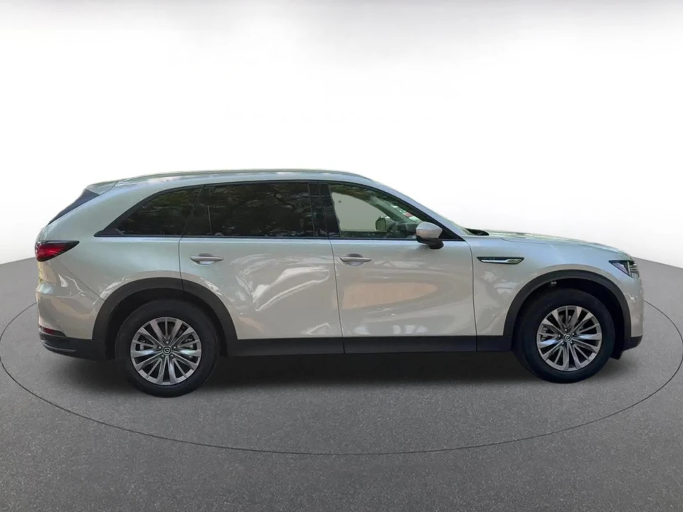 2025 Mazda CX-90 - Image 13 of 31
