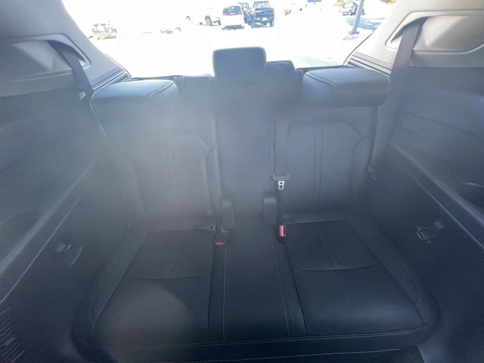 2025 Mazda CX-90 - Image 25 of 31