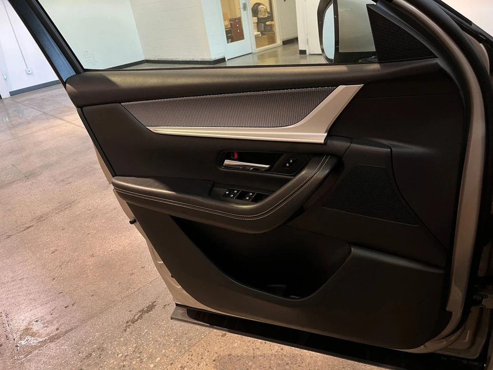 2025 Mazda CX-90 - Image 20 of 31