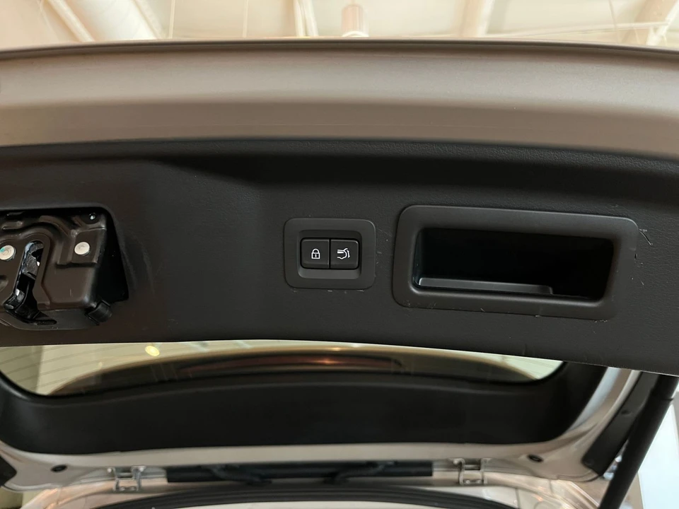 2025 Mazda CX-90 - Image 25 of 31