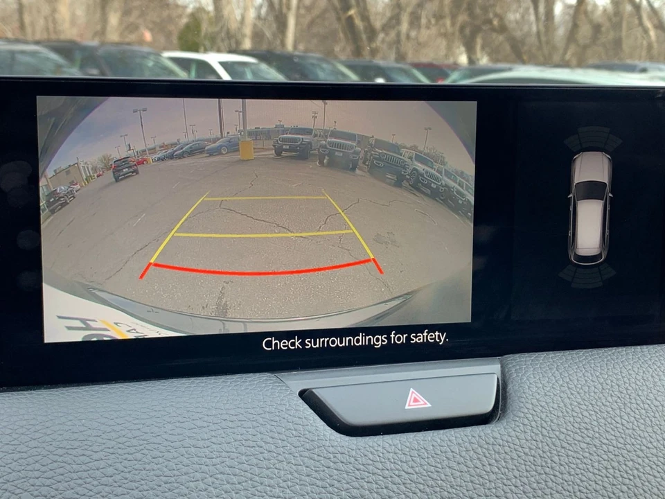 2025 Mazda CX-90 - Image 27 of 31