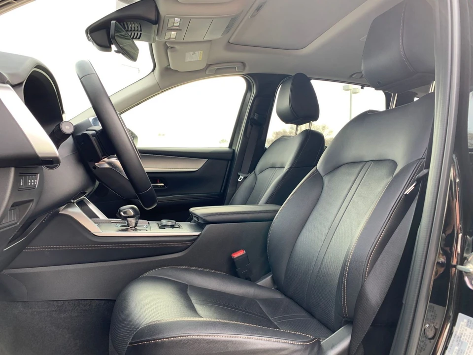 2025 Mazda CX-90 - Image 23 of 31