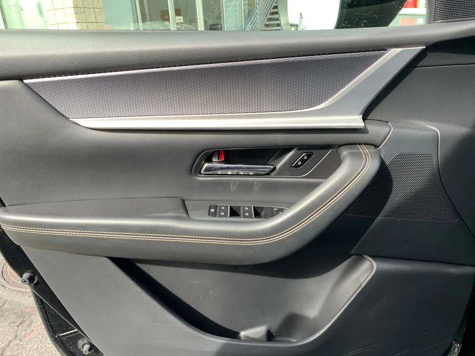 2025 Mazda CX-90 - Image 15 of 31