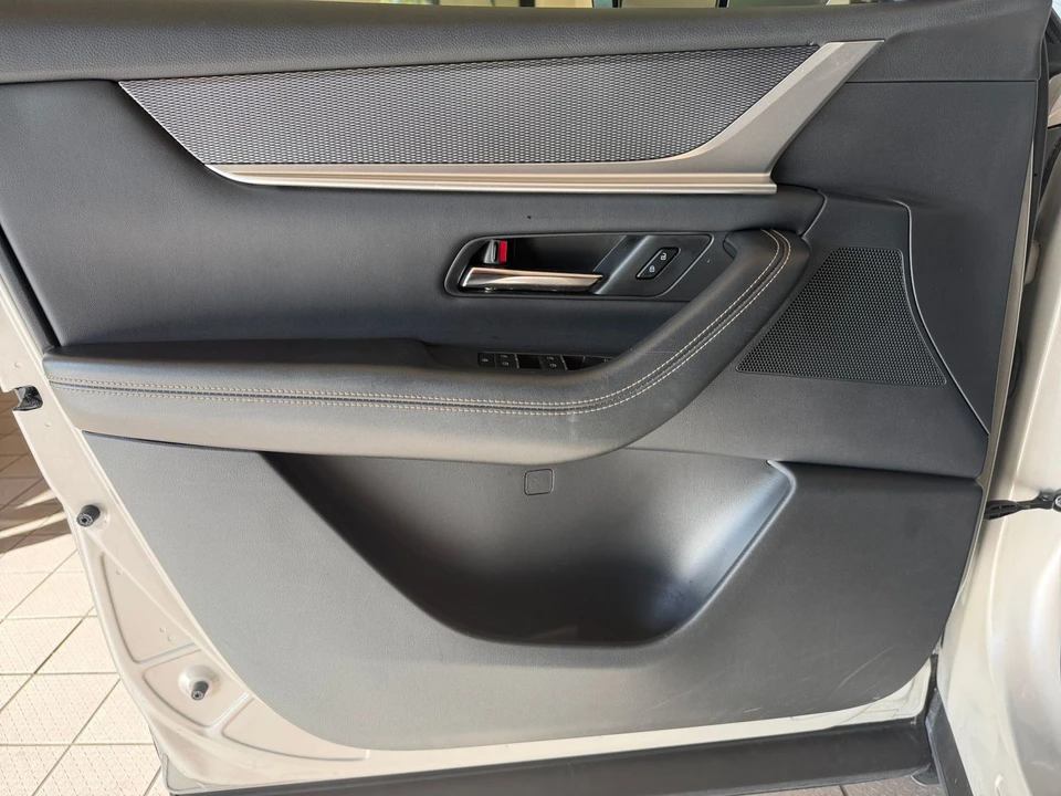 2025 Mazda CX-90 - Image 15 of 31