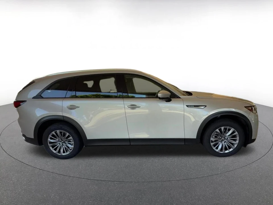 2025 Mazda CX-90 - Image 13 of 31