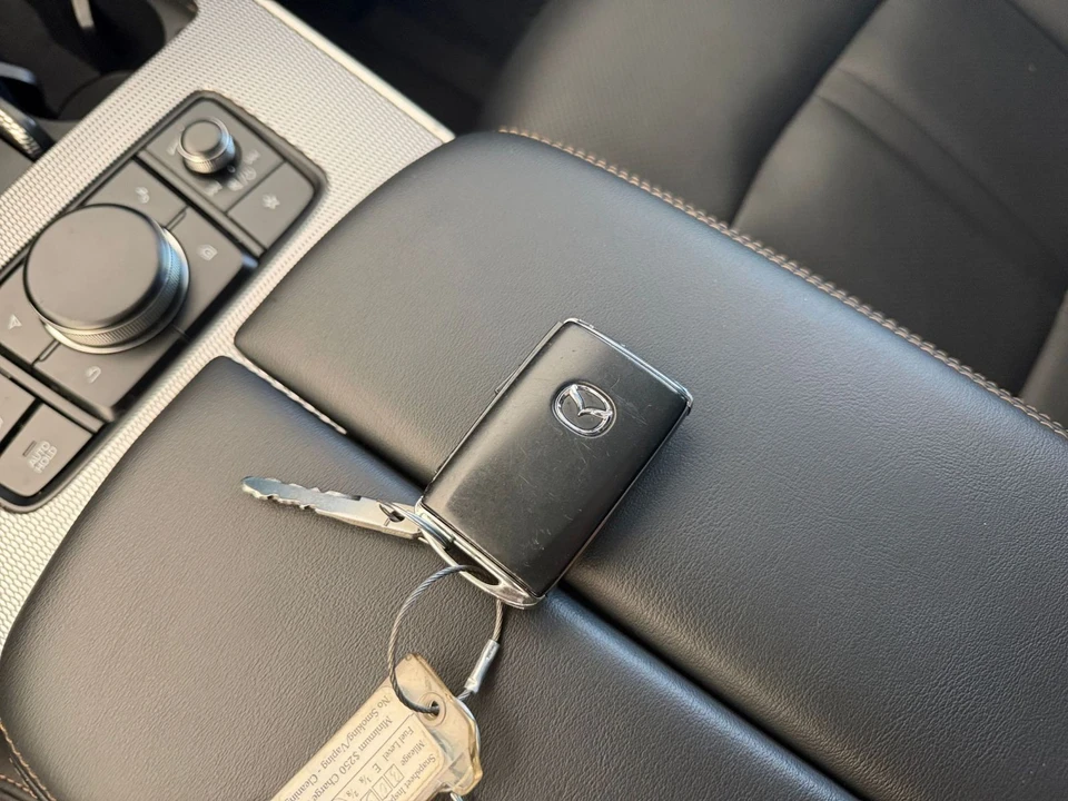 2025 Mazda CX-90 - Image 17 of 31