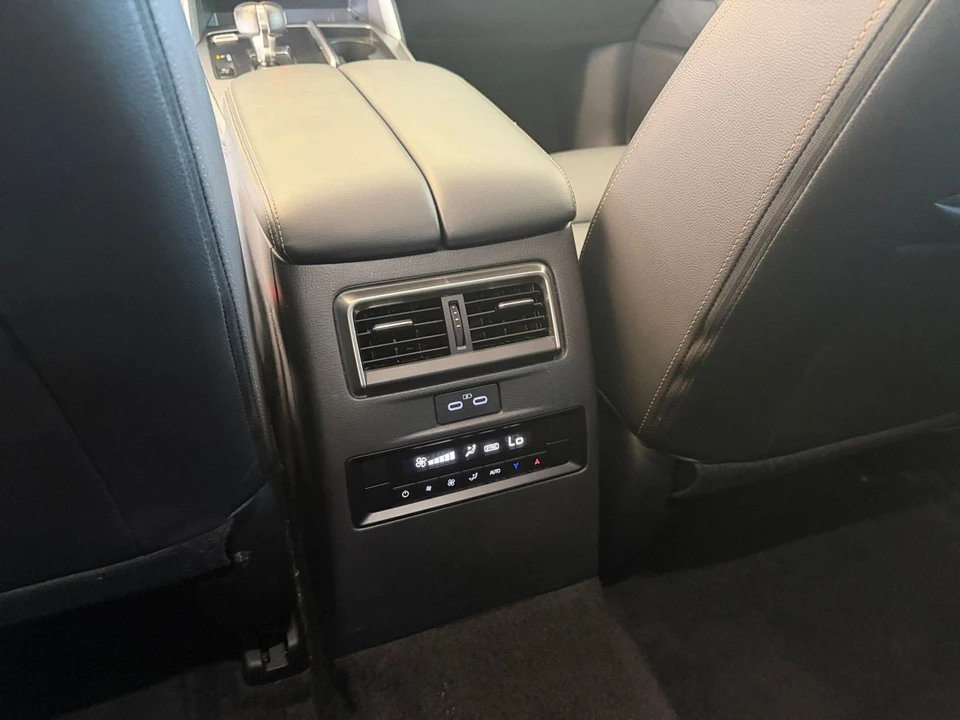 2025 Mazda CX-90 - Image 20 of 31