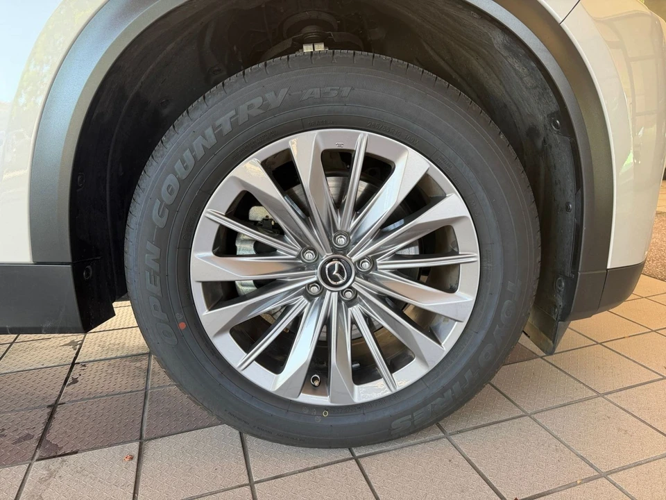 2025 Mazda CX-90 - Image 28 of 31