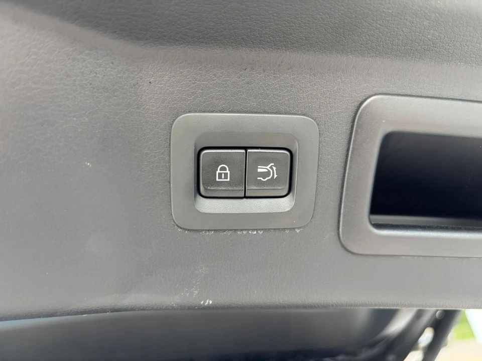 2025 Mazda CX-90 - Image 26 of 31