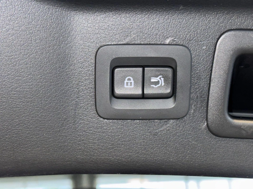 2025 Mazda CX-90 - Image 19 of 31