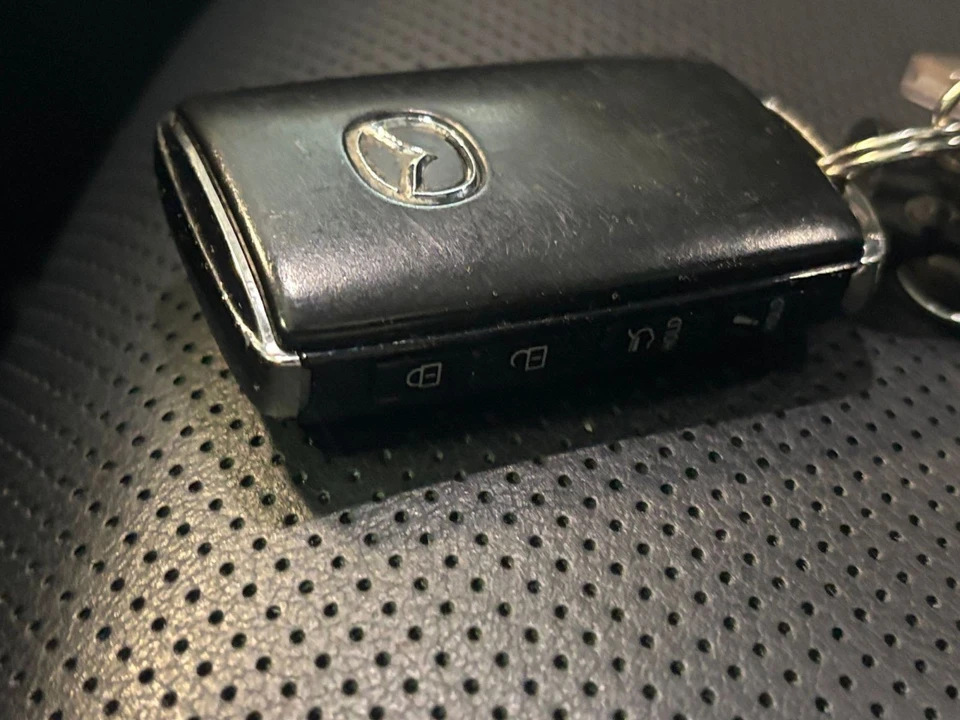2025 Mazda CX-90 - Image 17 of 31