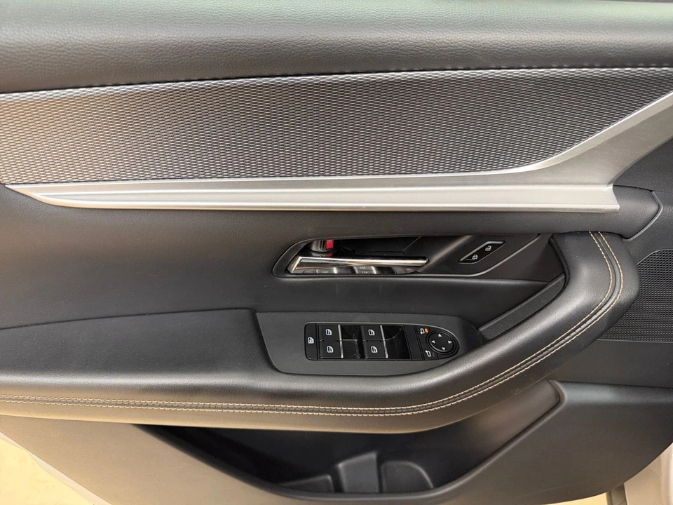 2025 Mazda CX-90 - Image 20 of 31