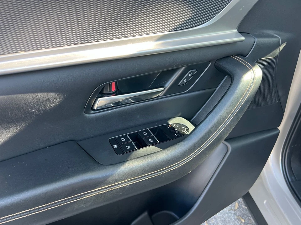 2025 Mazda CX-90 - Image 15 of 31