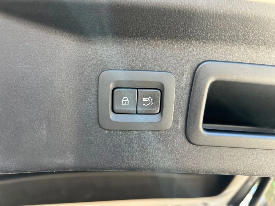 2025 Mazda CX-90 - Image 20 of 31
