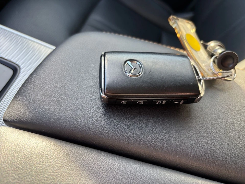 2025 Mazda CX-90 - Image 18 of 31