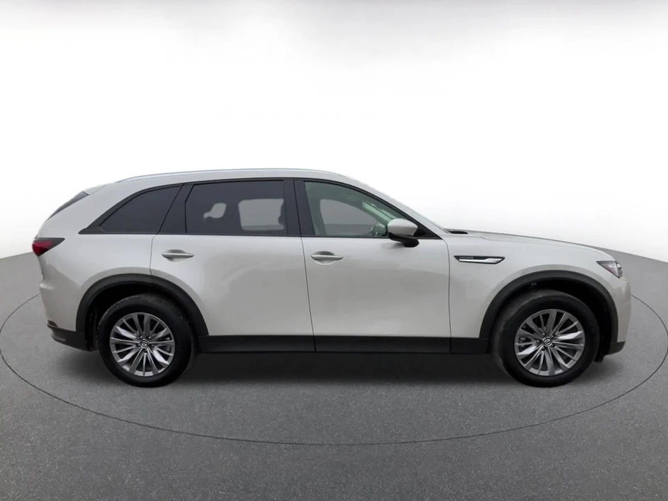 2025 Mazda CX-90 - Image 15 of 31