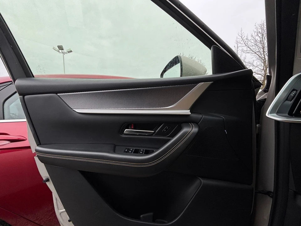 2025 Mazda CX-90 - Image 17 of 31