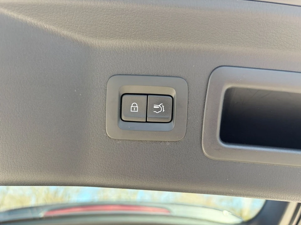 2025 Mazda CX-90 - Image 19 of 31