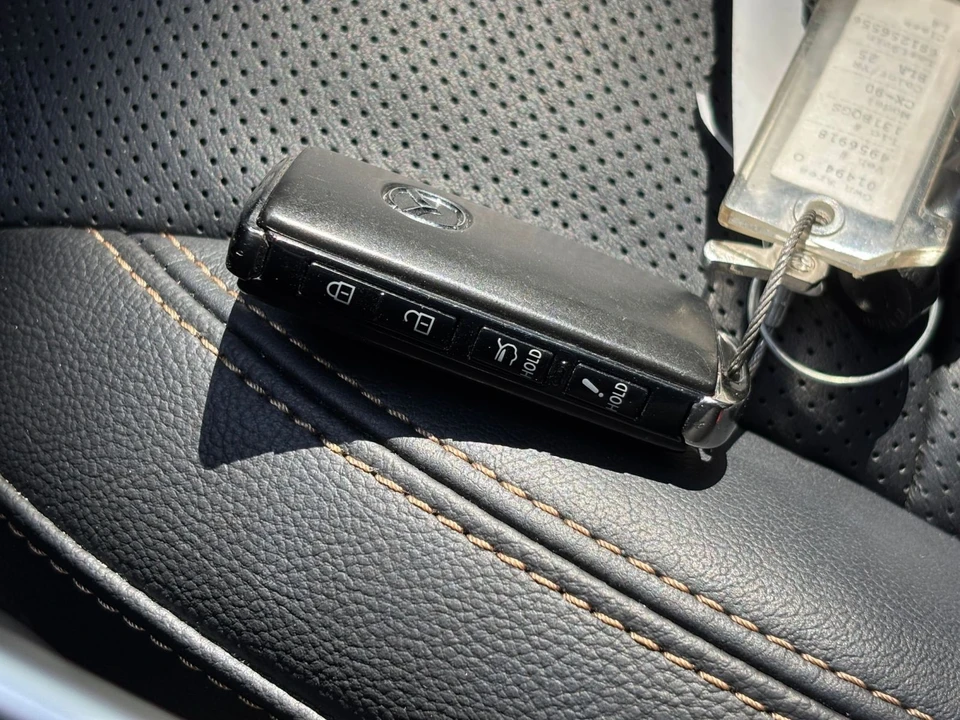 2025 Mazda CX-90 - Image 24 of 31