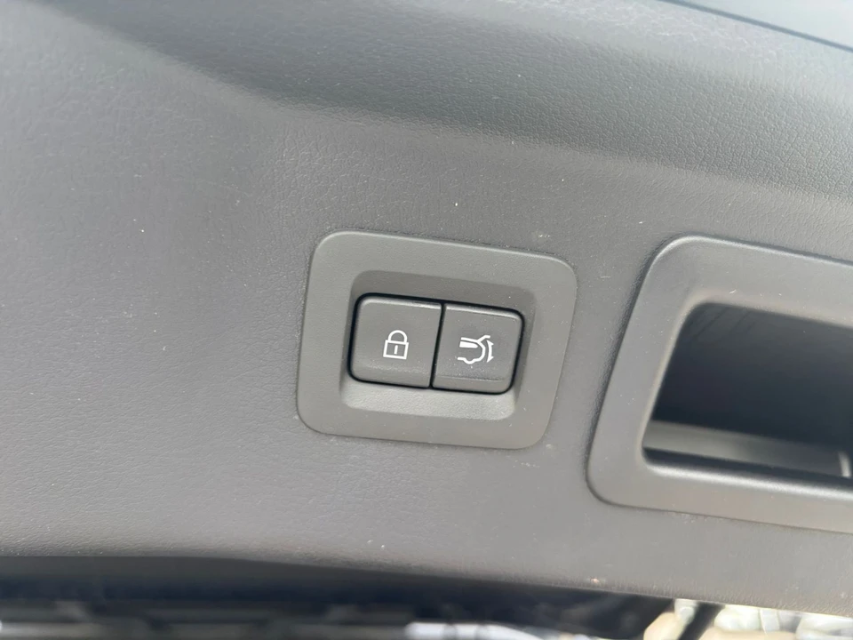2025 Mazda CX-90 - Image 19 of 31