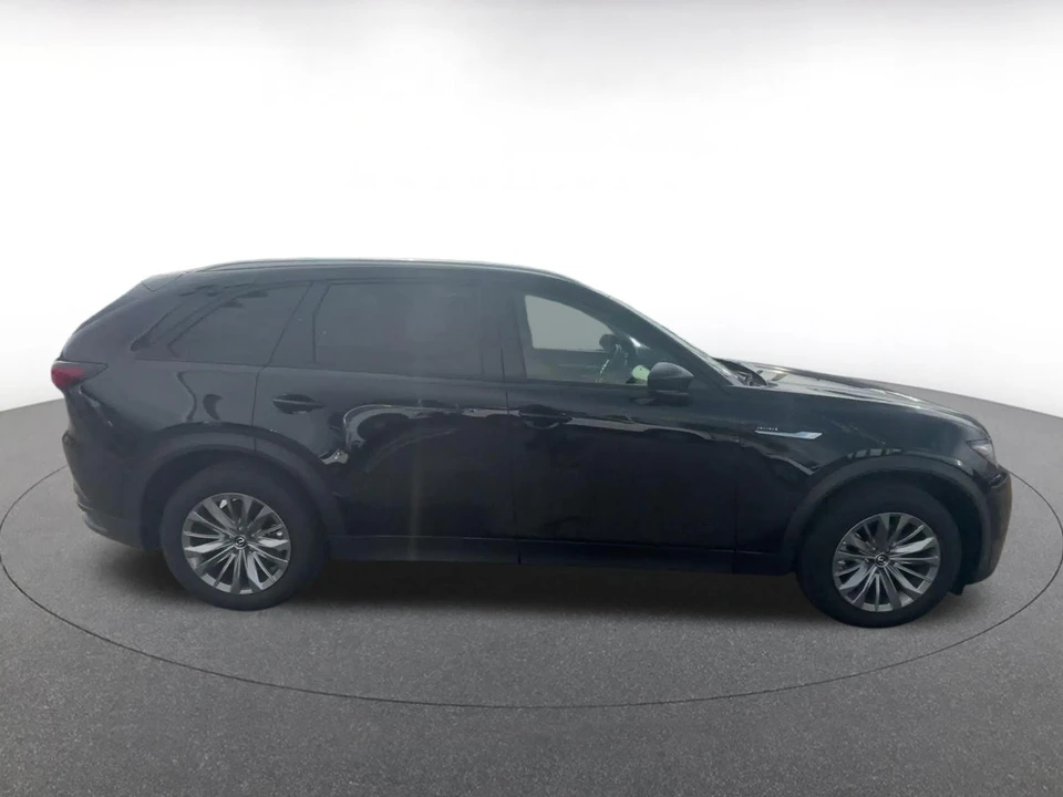 2025 Mazda CX-90 - Image 17 of 31