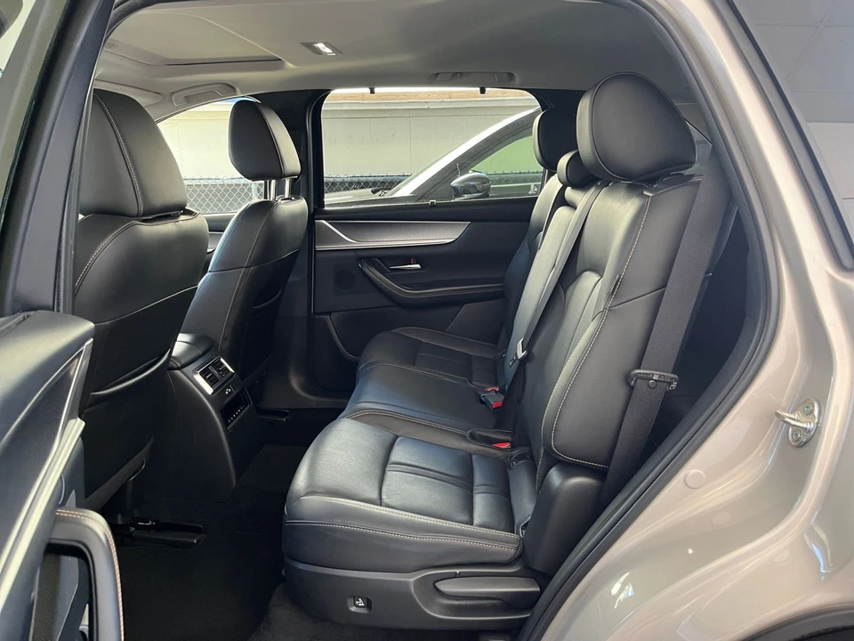 2025 Mazda CX-90 - Image 21 of 31