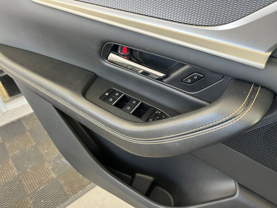 2025 Mazda CX-90 - Image 16 of 31