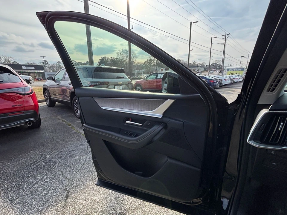 2025 Mazda CX-90 - Image 15 of 31