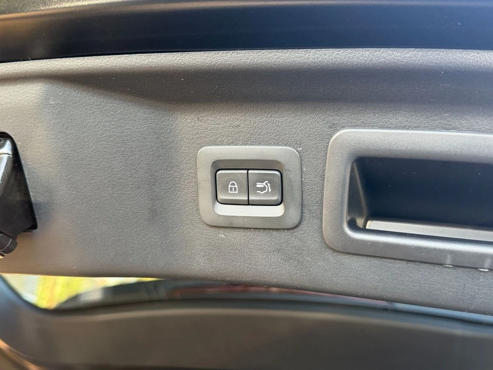 2025 Mazda CX-90 - Image 17 of 31