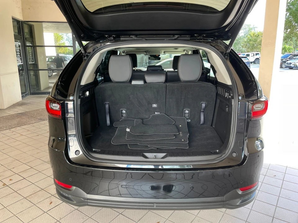 2025 Mazda CX-90 - Image 25 of 31
