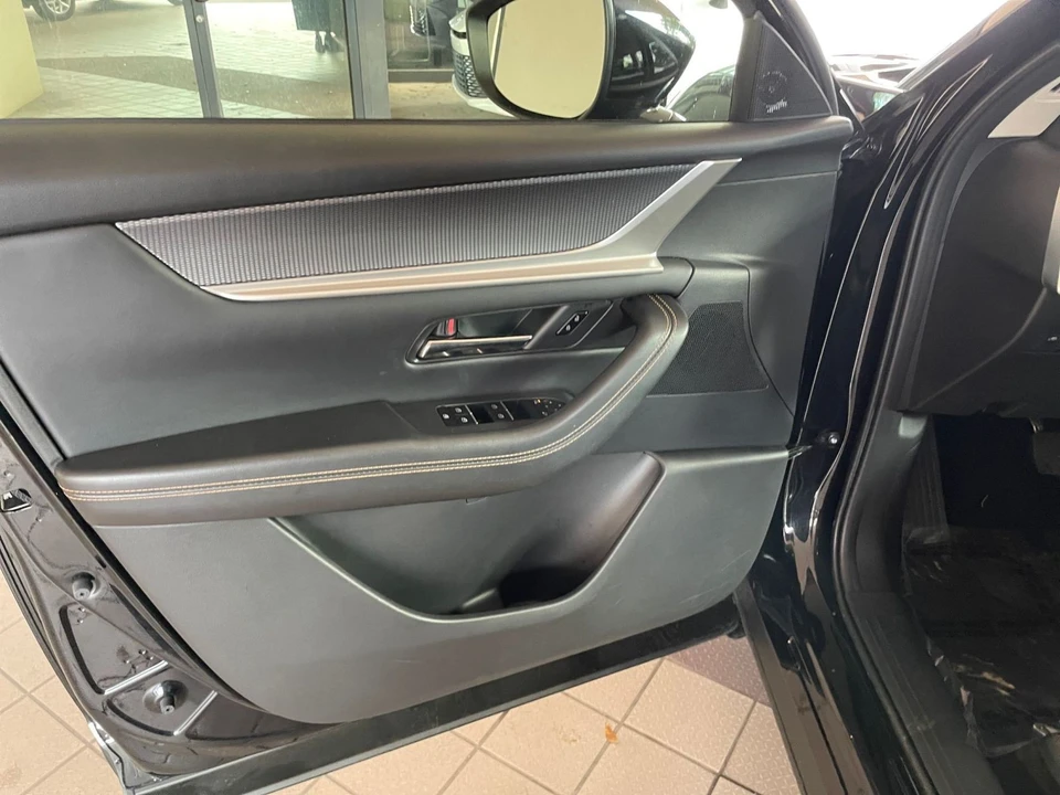 2025 Mazda CX-90 - Image 16 of 31