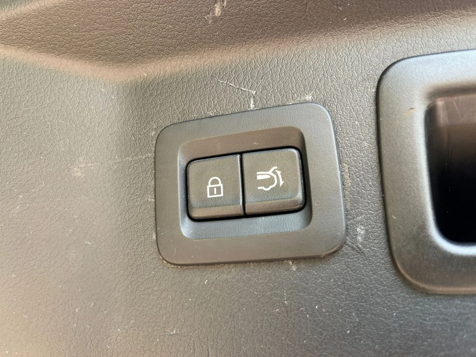 2025 Mazda CX-90 - Image 24 of 31