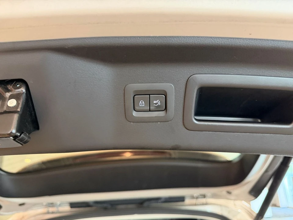 2025 Mazda CX-90 - Image 25 of 31