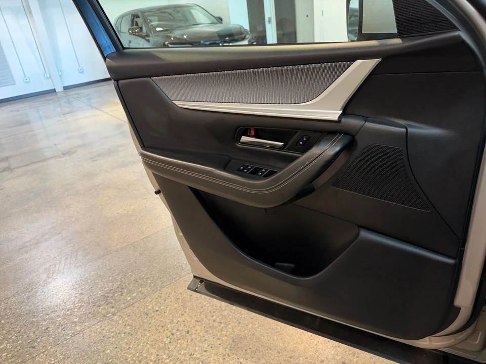 2025 Mazda CX-90 - Image 20 of 31
